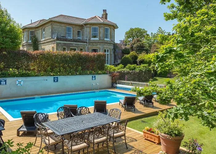 Luccombe Villa Holiday Apartments