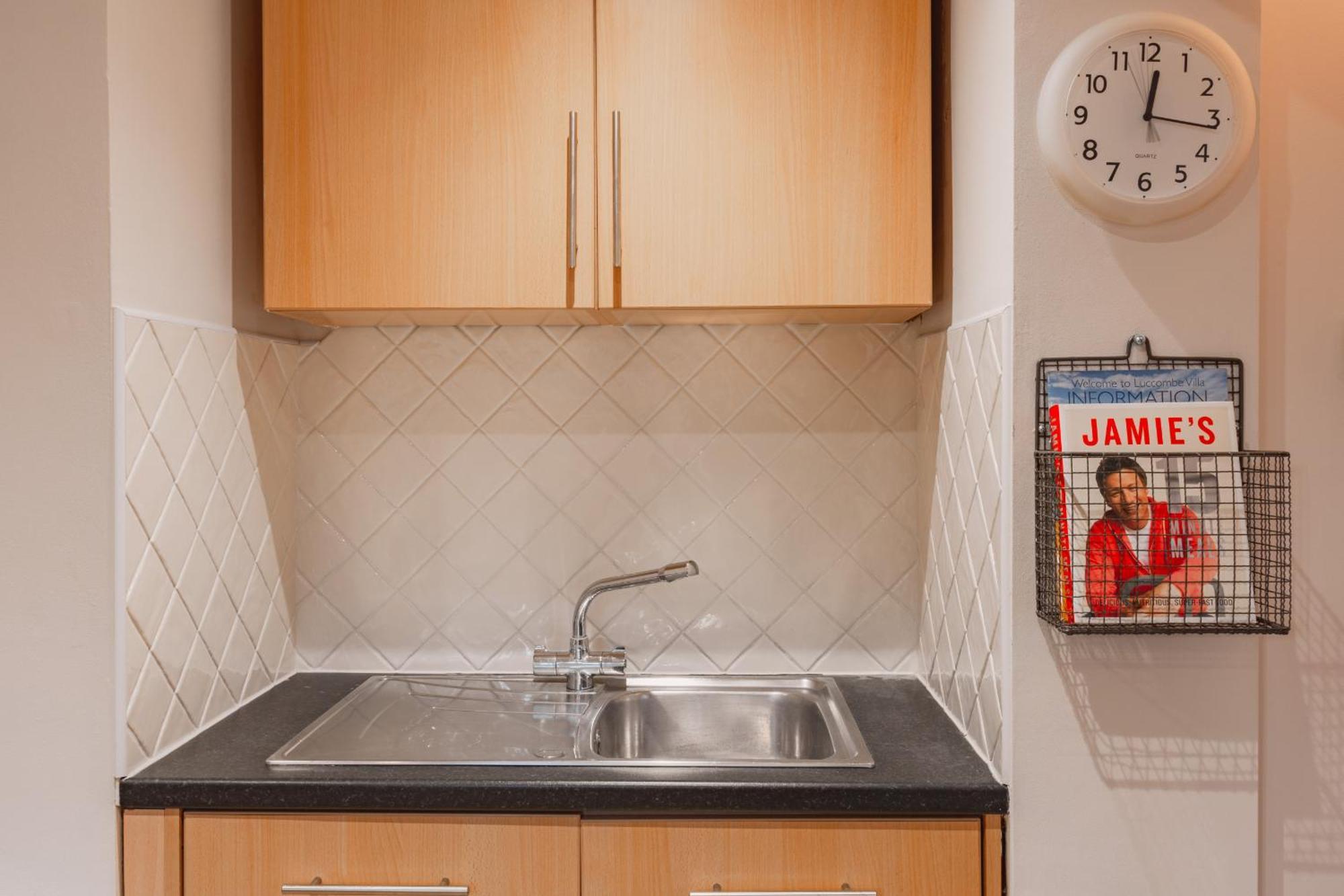 Luccombe Apartment