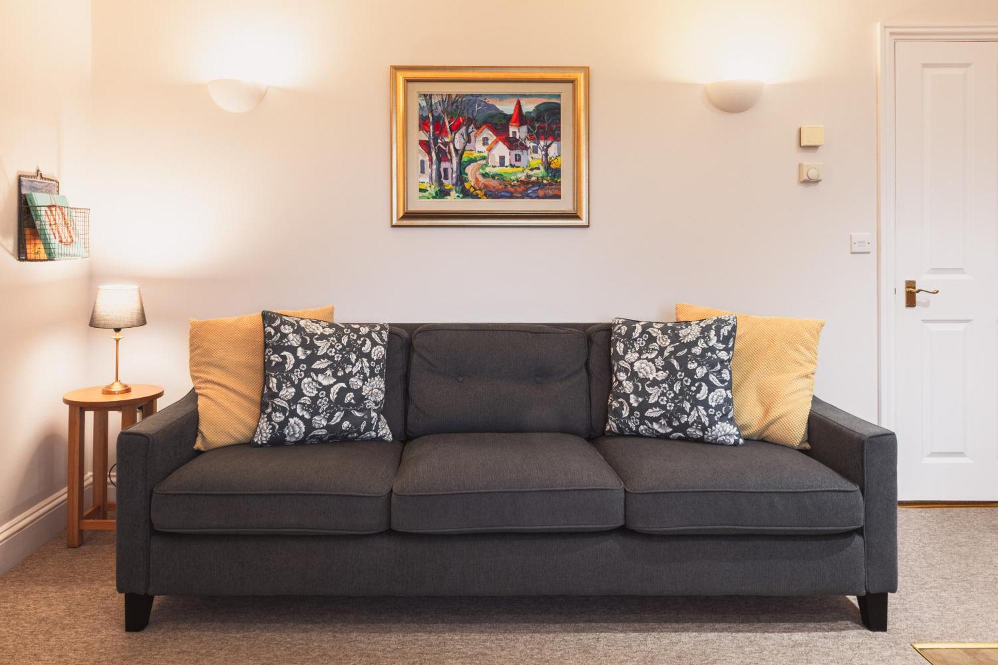 Luccombe Apartment