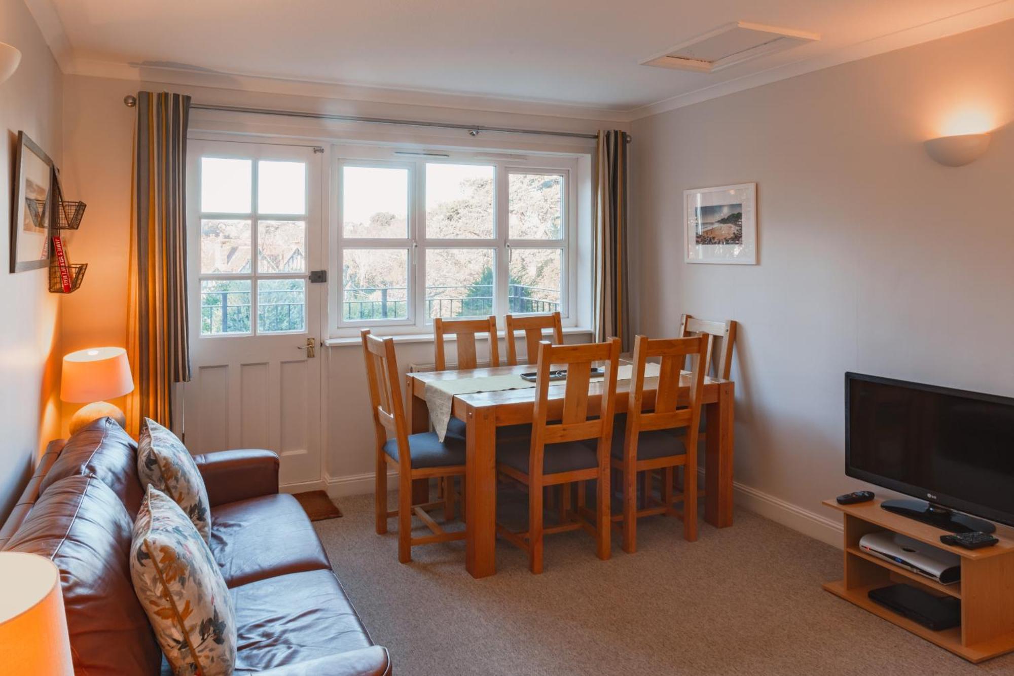 Luccombe Apartment
