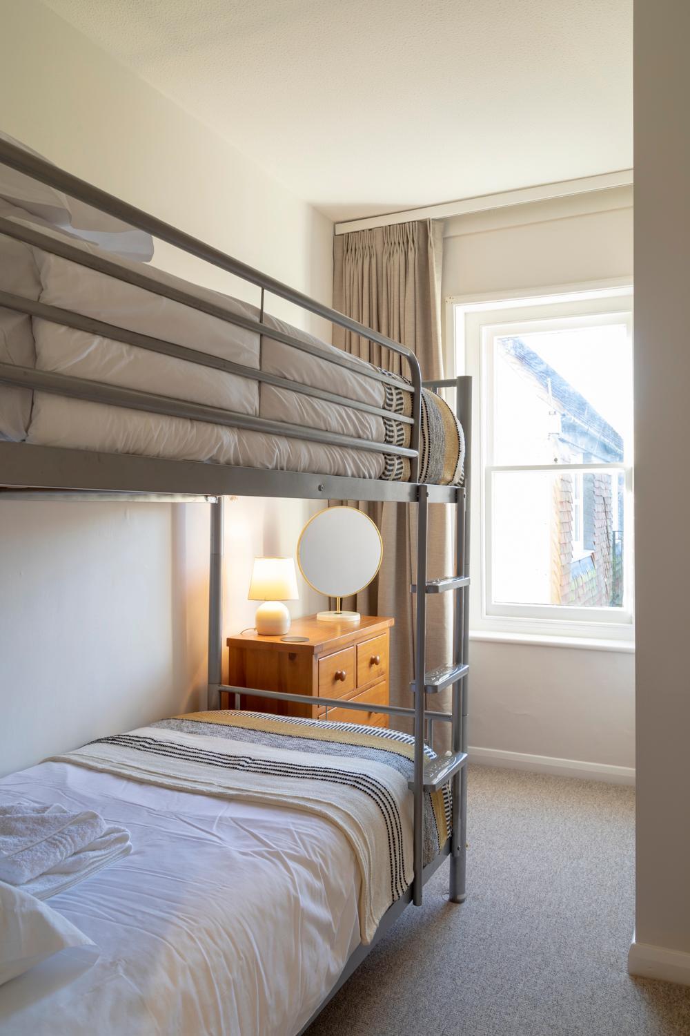 Luccombe Apartment